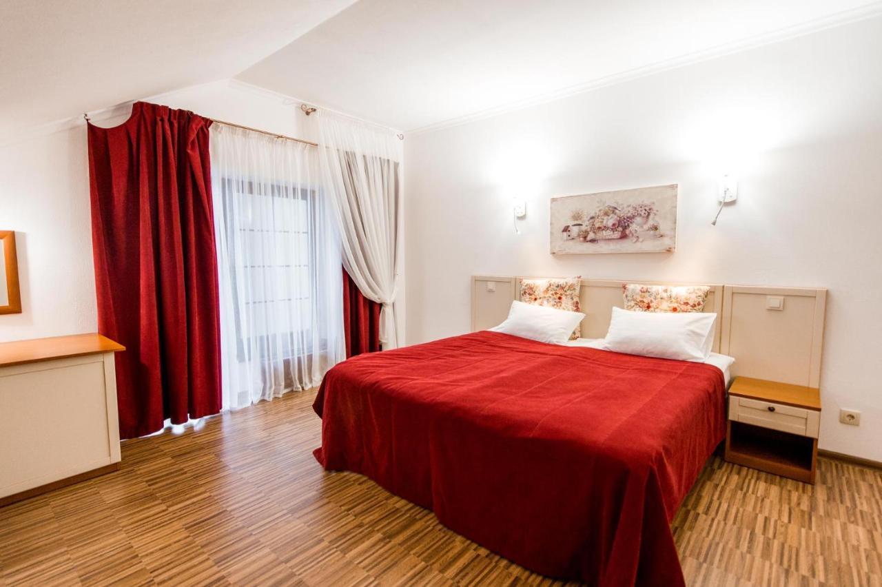 Hotel Veselyj Zajets à Pirnove Extérieur photo