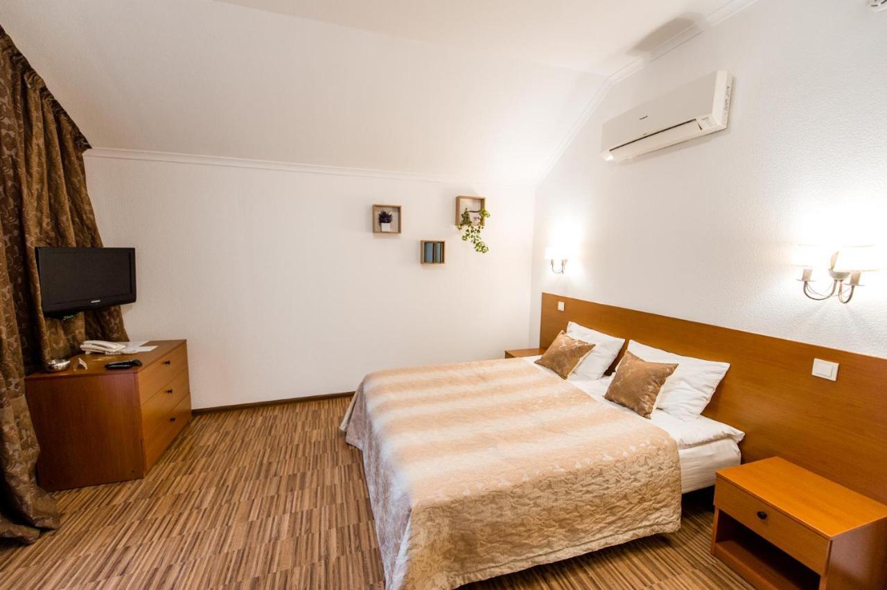 Hotel Veselyj Zajets à Pirnove Extérieur photo