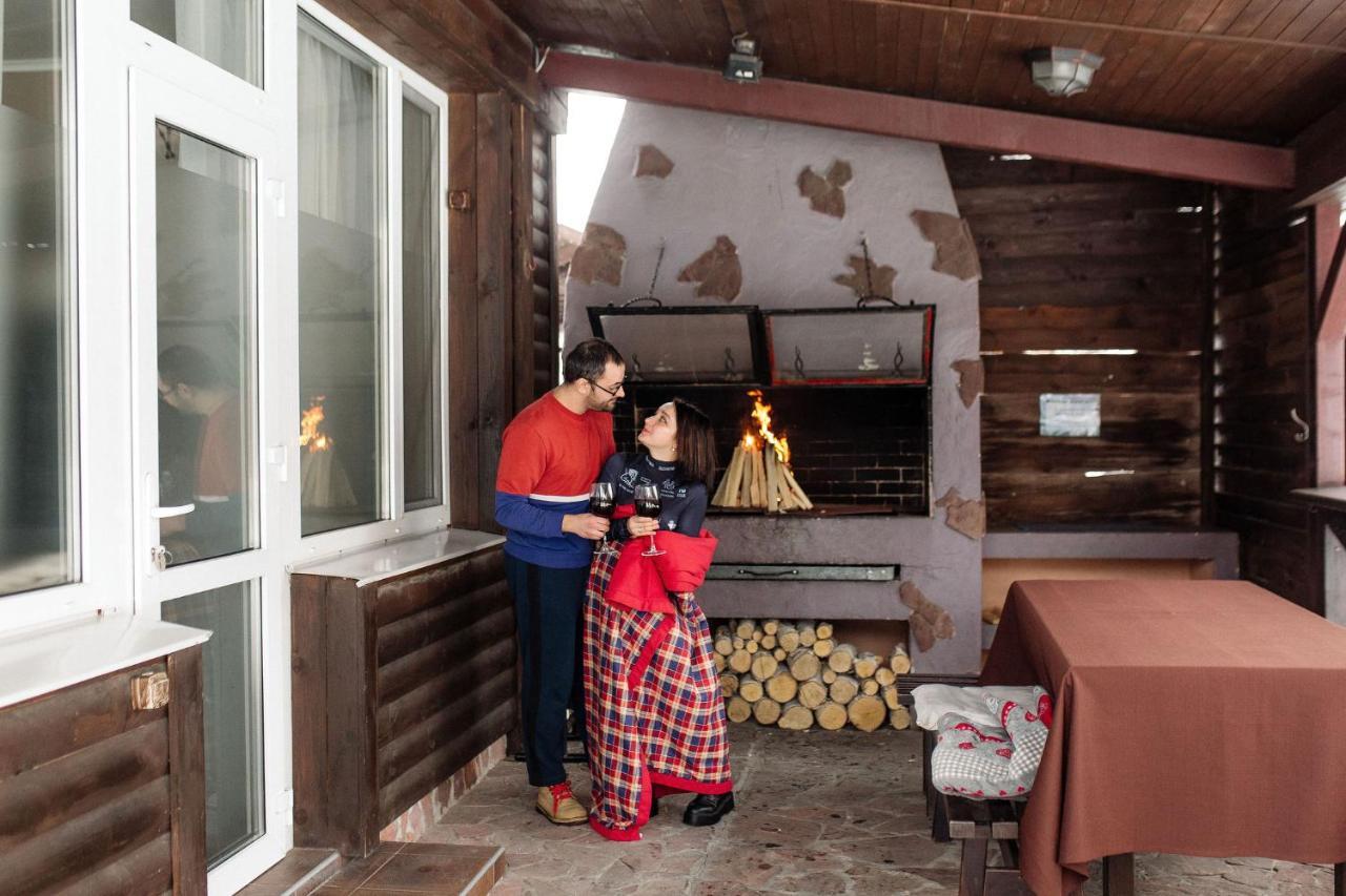 Hotel Veselyj Zajets à Pirnove Extérieur photo