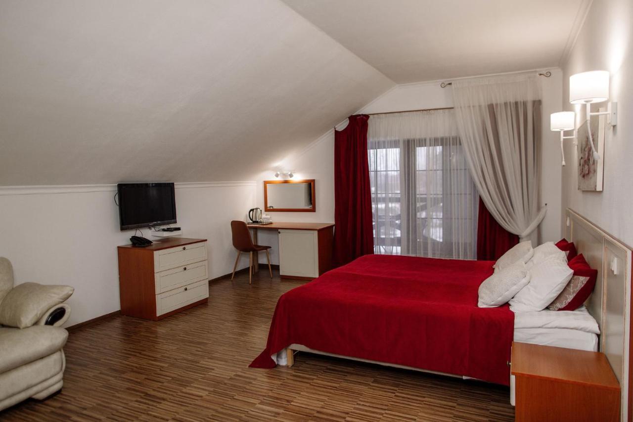 Hotel Veselyj Zajets à Pirnove Extérieur photo