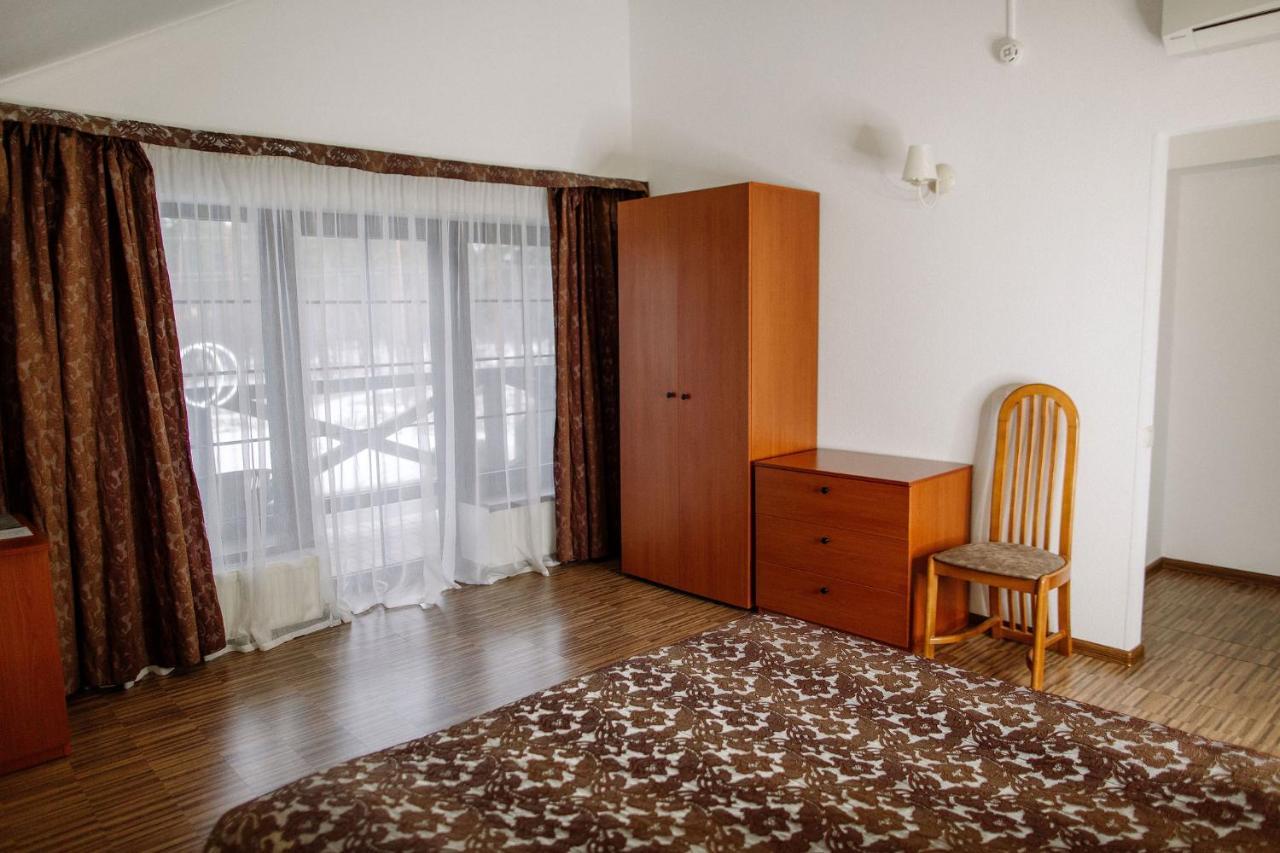 Hotel Veselyj Zajets à Pirnove Extérieur photo