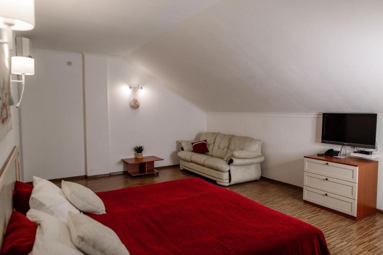 Hotel Veselyj Zajets à Pirnove Extérieur photo