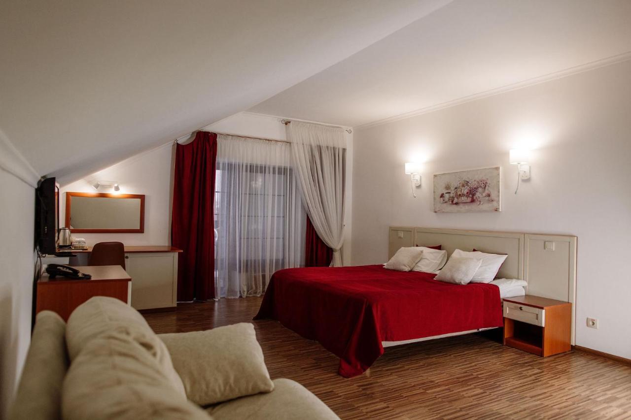 Hotel Veselyj Zajets à Pirnove Extérieur photo