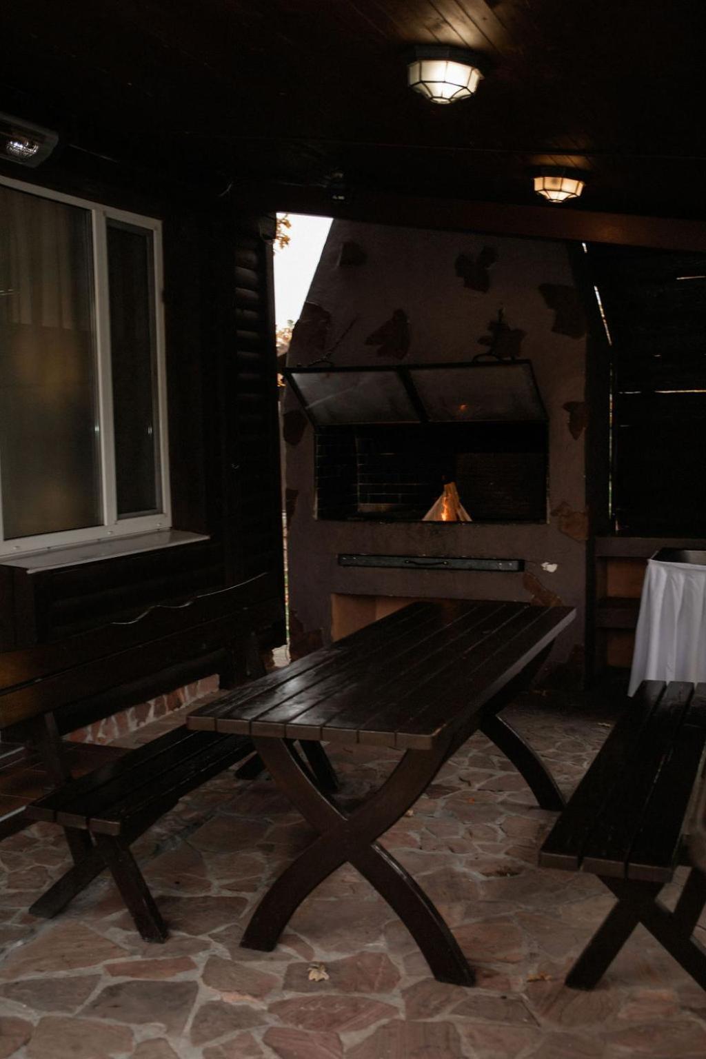 Hotel Veselyj Zajets à Pirnove Extérieur photo